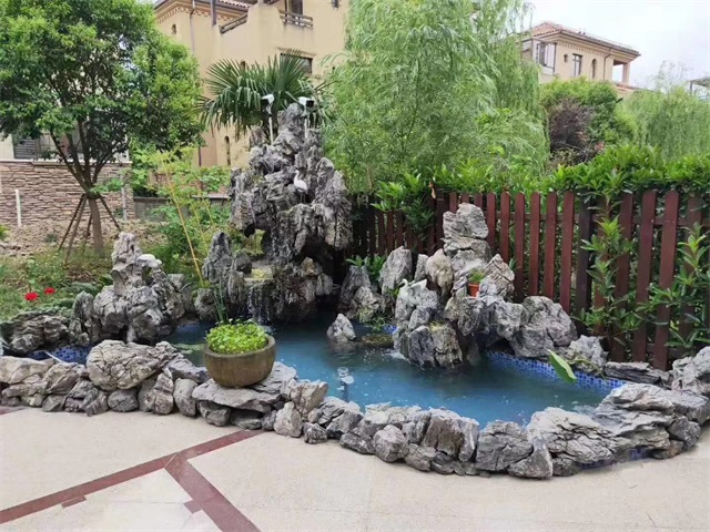 内蒙古庭院假山鱼池制作方法